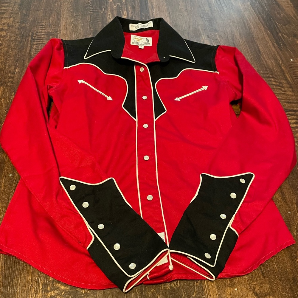 Womens vintage pearl snap